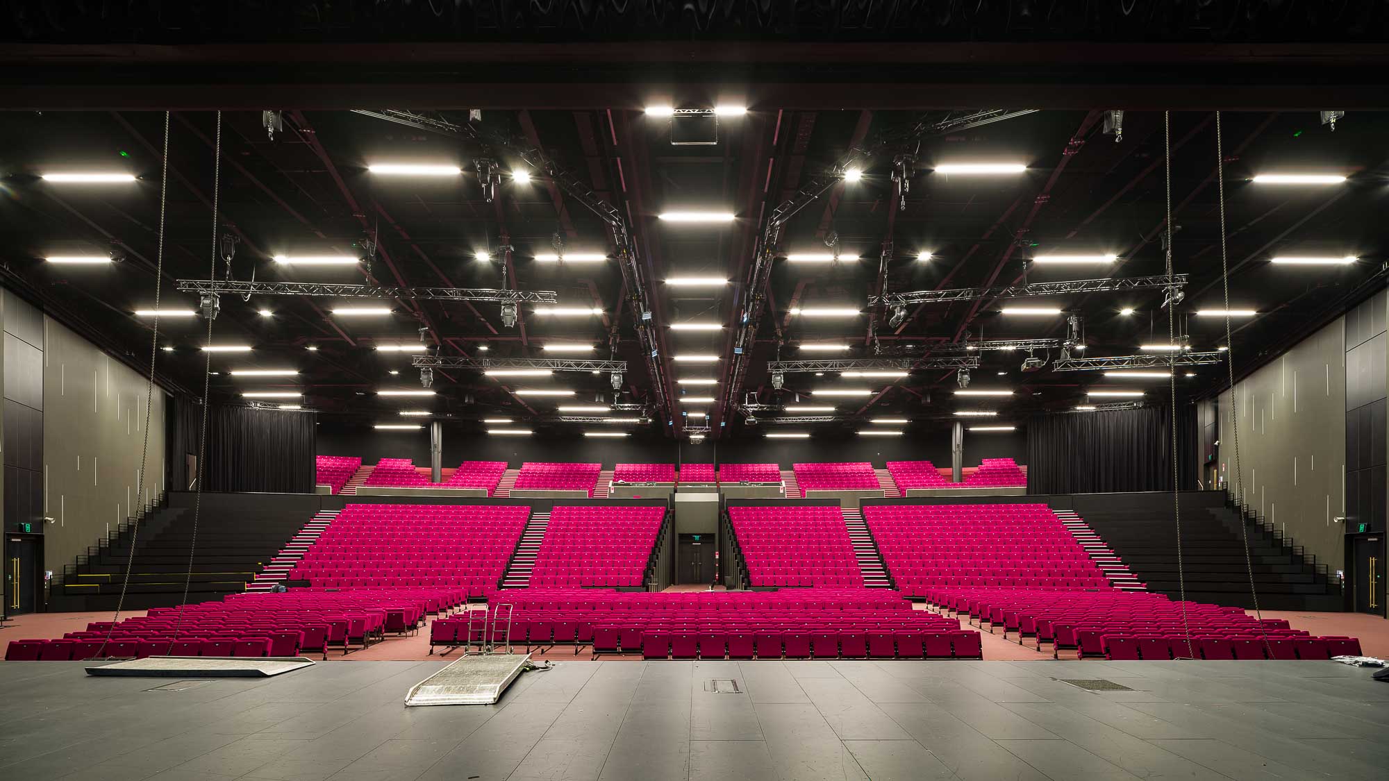 Auditorium — raw capture